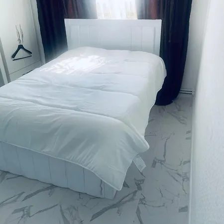 Kingbedstudio-Parking-Southlondon-Towncentre